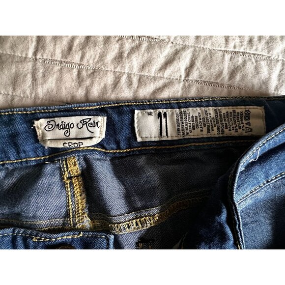 Junior's Indigo Rein distressed cropped jeans sz 11 - Picture 3 of 4